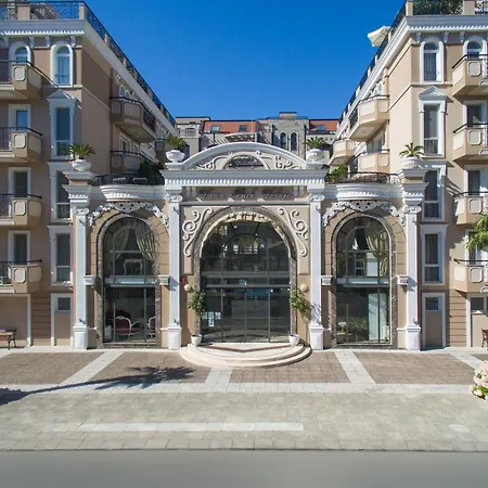 Dawn Park Deluxe סאני ביץ'