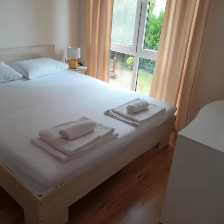 Dawn Park Deluxe 아파트호텔 3*