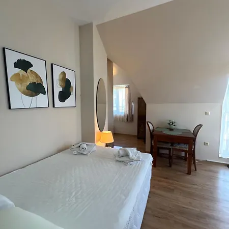 מלון דירות Dawn Park Deluxe 3*