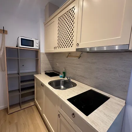 מלון דירות Dawn Park Deluxe 3*