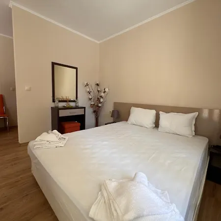 Dawn Park Deluxe סאני ביץ'