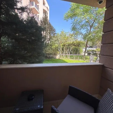 Dawn Park Deluxe מלון דירות 3*