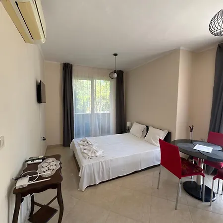 מלון דירות Dawn Park Deluxe 3*