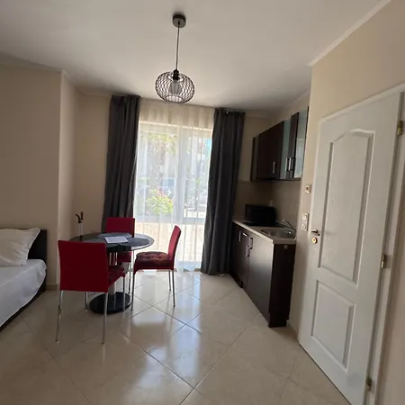 Dawn Park Deluxe סאני ביץ'