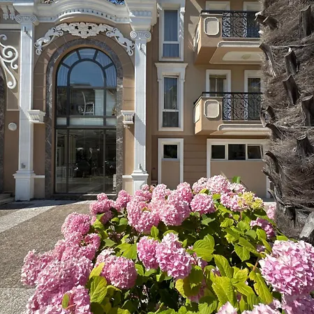Apartmanhotel Dawn Park Deluxe 3*