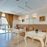 Ξενοδοχείο με διαμερίσματα Dawn Park Deluxe 3*