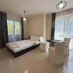 Ξενοδοχείο με διαμερίσματα Dawn Park Deluxe 3*