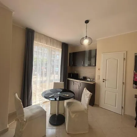 Dawn Park Deluxe Aparthotel 4*